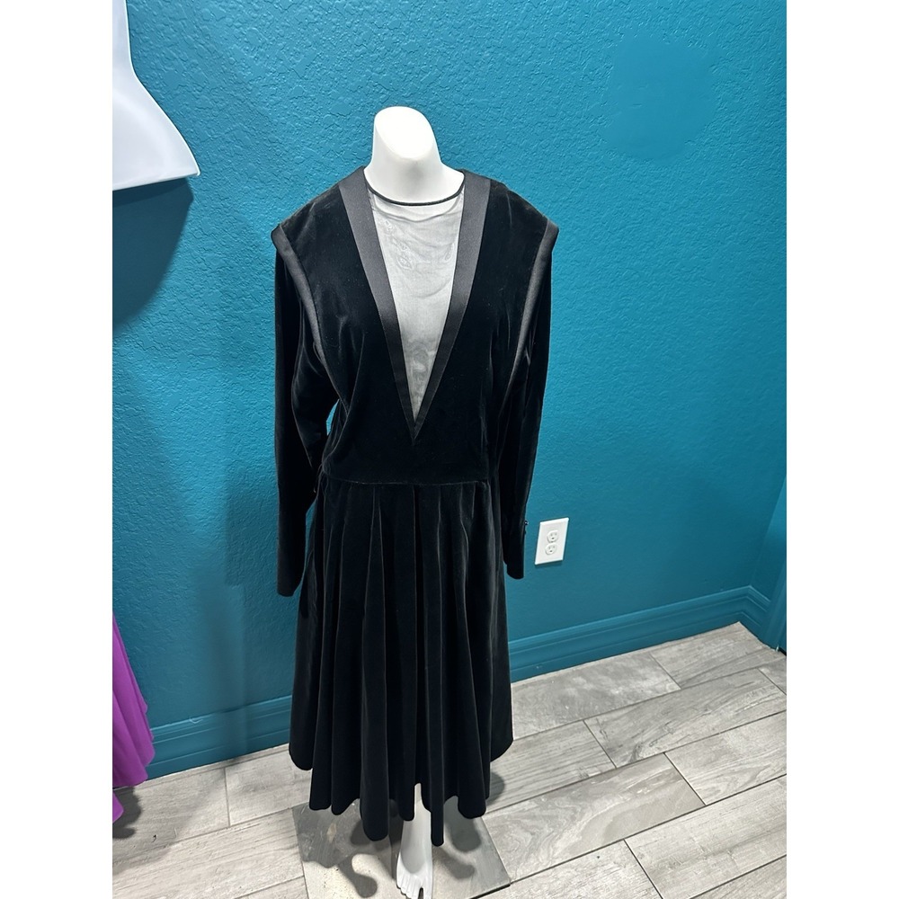 VTG Louis Feraud Black Velvet Deep V Black Dress 44 M/L Goth/Dark Romance